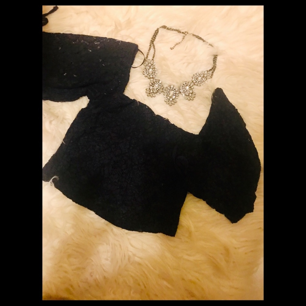 Zara / lace crop top